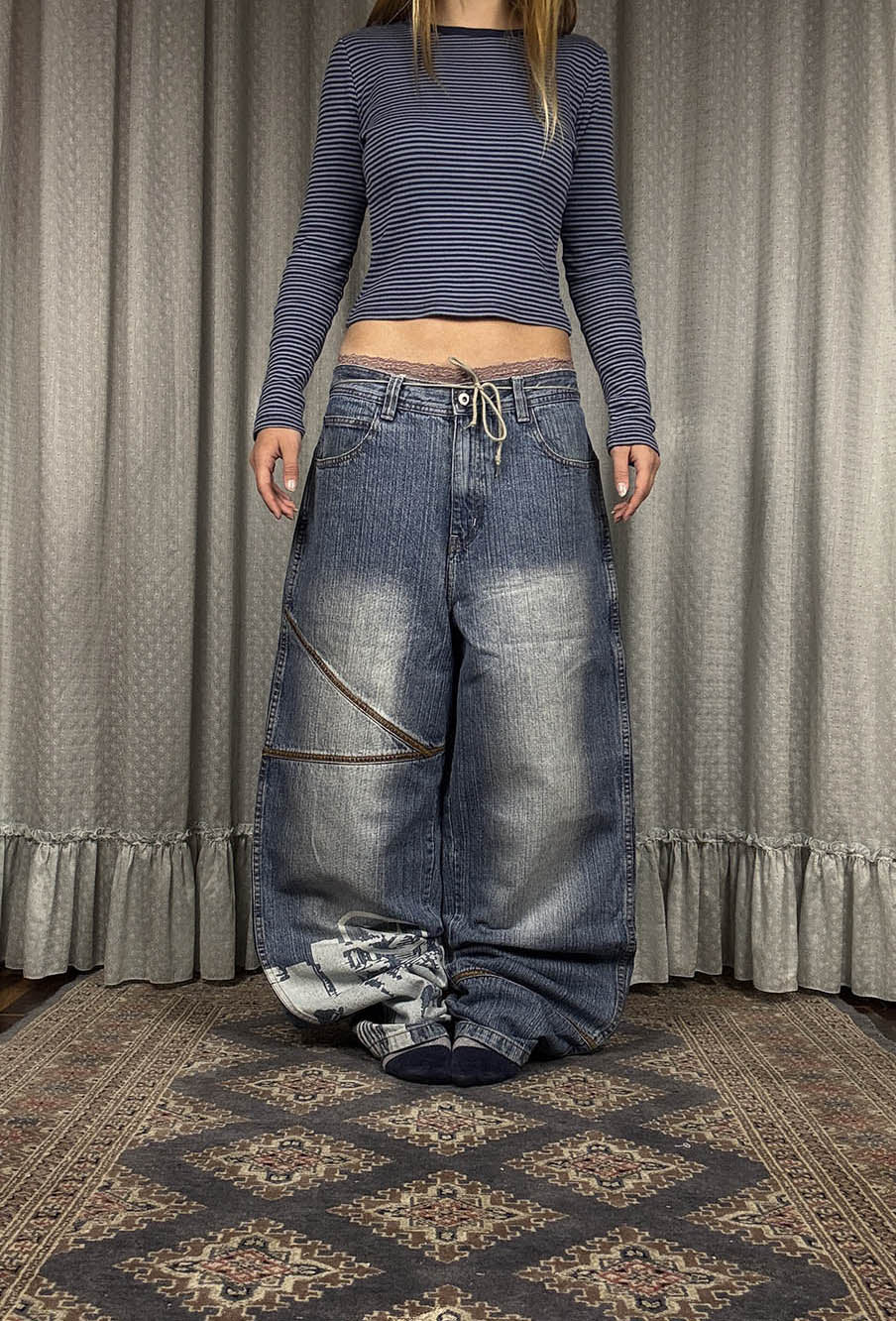 DAMANI DADA Baggy jeans indossati fronte