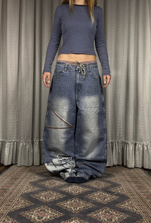 DAMANI DADA Baggy jeans indossati fronte