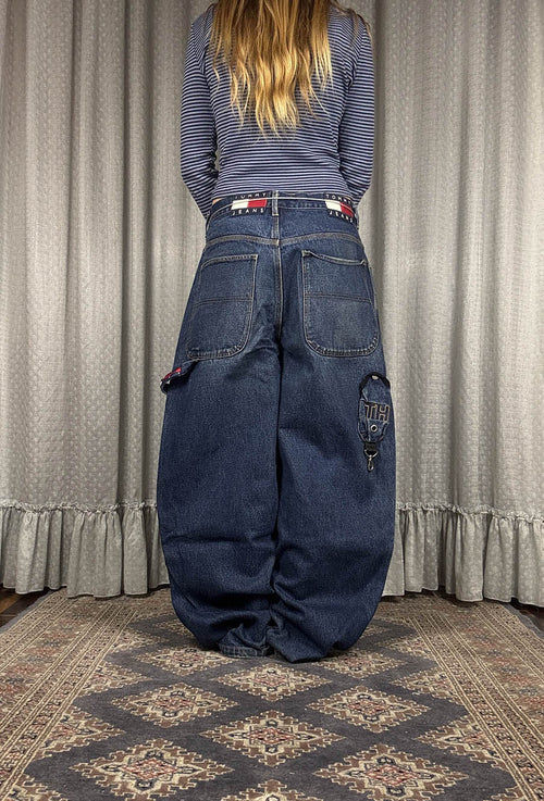 TOMMY HILFIGER Baggy jeans indossati fronte