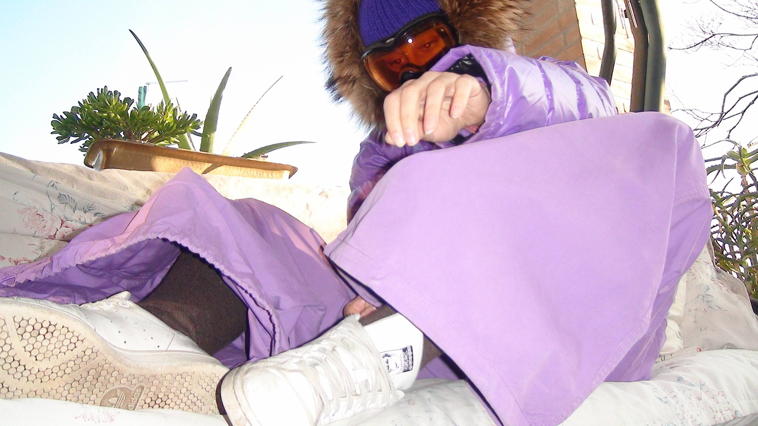 Nuova collezione streetwear vintage Leitalianmonke con outfit hip hop Y2K viola